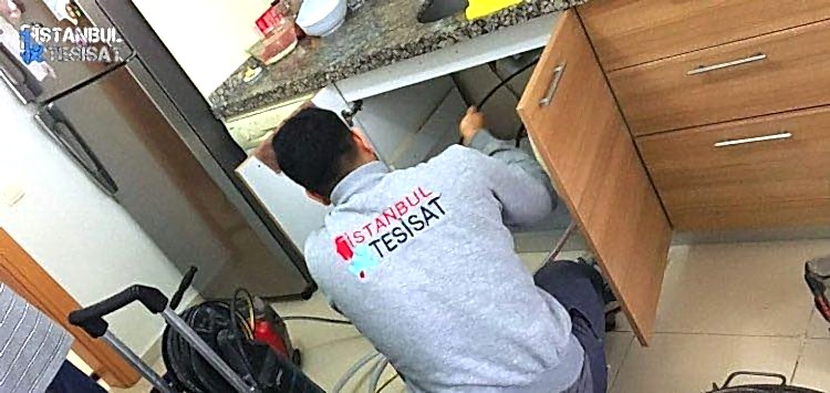 Tıkalı Lavabo Açma Yöntemleri ve 2026 Yılı Lavabo Açma Fiyatları tesisat tespiti